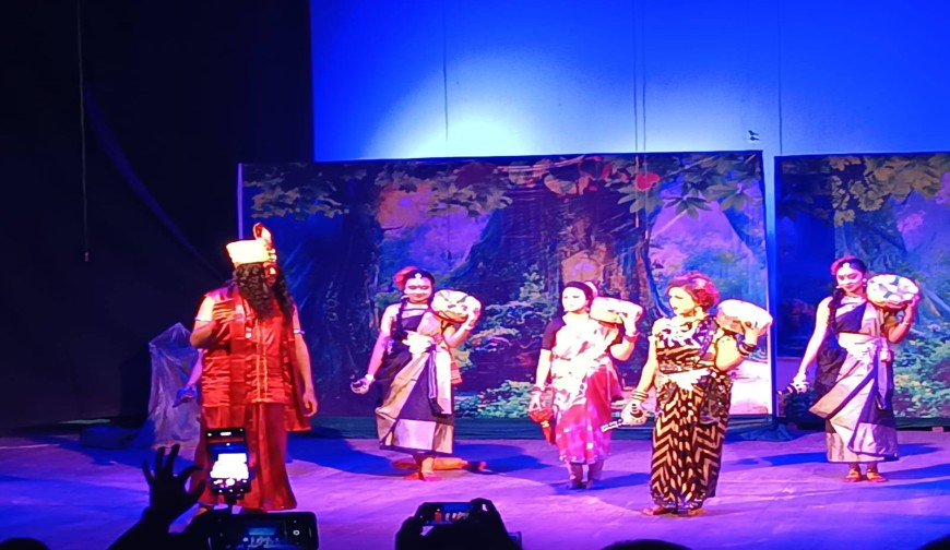 যশোর শিল্পকলায় সফল মঞ্চায়ন "বেদেনীর প্রেম"