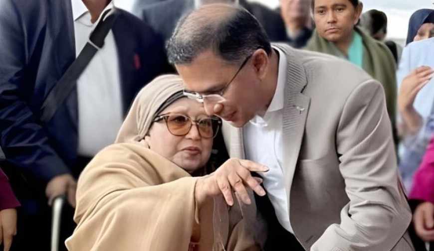 মমতাময়ী মায়ের কাছে তারেক