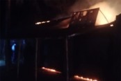 চৌগাছায় অগ্নিকাণ্ডে ফার্নিচার দোকান পুড়ে ছাই, ৮ লাখ টাকার ক্ষতি