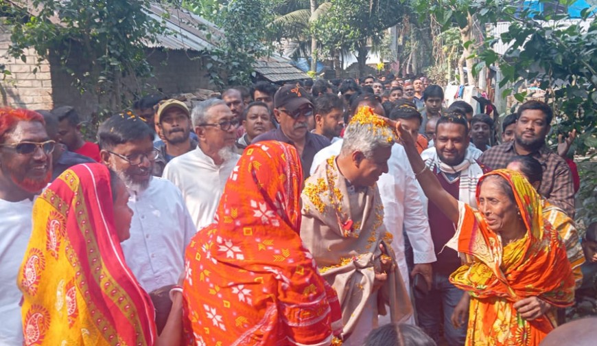 নরেন্দ্রপুরে অমিতের নির্বাচনী প্রচারণা উলুধ্বনি ও ফুলেল শুভেচ্ছায় সিক্ত