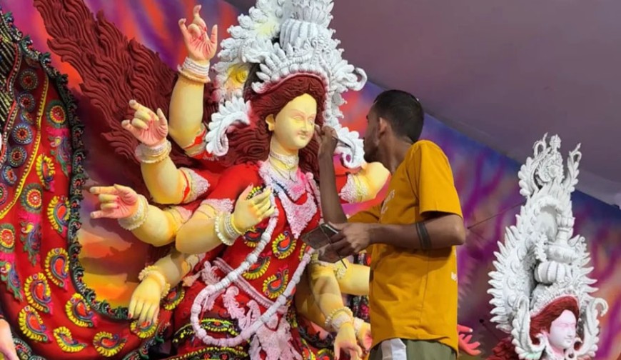 আজ মহালয়া, যশোরে ৭৩৯ মণ্ডপে দুর্গাপূজার মহাযজ্ঞ