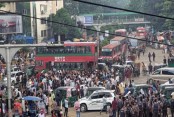 প্রশ্নপত্র ফাঁস: কেন্দ্রে পৌছেও পরীক্ষা দিতে পারেনি চাকরি প্রত্যাশীরা, সড়ক অবরোধ পরীক্ষার্থীদের