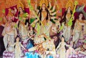 ৩৫ হাজার মুক্তাপুঁথিতে সাজলো দুর্গাপ্রতিমা