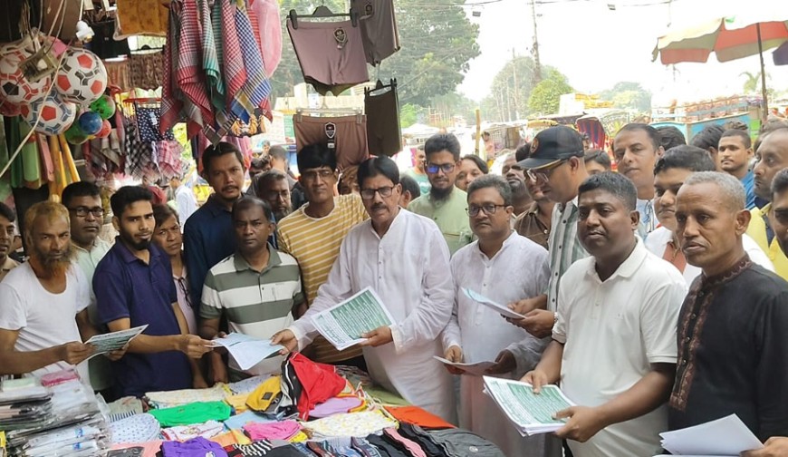 যশোরে জেলা স্বেচ্ছাসেবক দলের লিফলেট বিতরণ