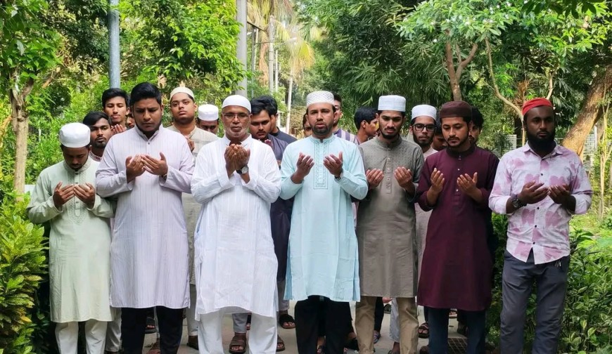 শাহাদাত বার্ষিকীতে শহীদ আবুল কাশেম পাঠানের কবর জিয়ারতে বিএল কলেজ ছাত্রশিবির
