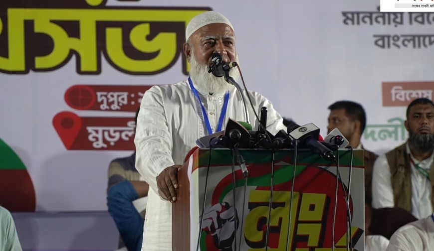 শহরের চারদিক থেকে মুড়লীতে আছড়ে পড়ে জনস্রোত