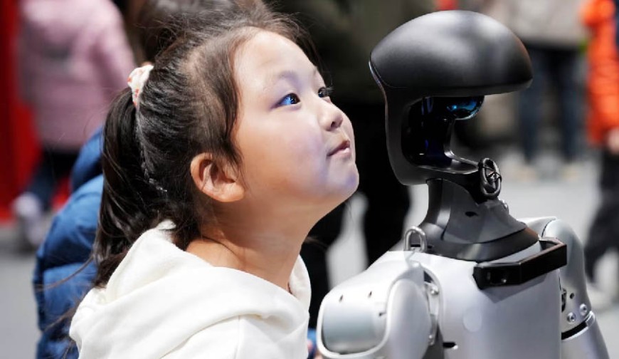 চীনে জনশক্তির বিকল্প কি রোবট!