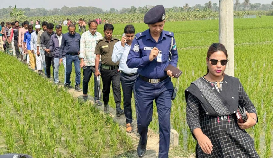 কৃষকের কান্না থামাতে ফসলের মাঠে ইউএনও