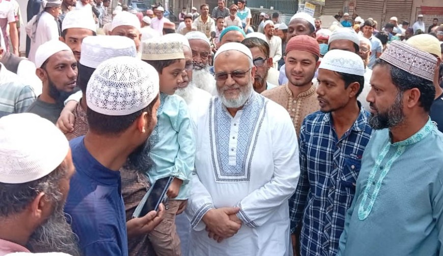 সাধারণ মানুষের কাতারে এমপি ডা. ফরিদ: গেলেন ক্ষতিগ্রস্ত কৃষকের বাড়ি, দিলেন মসজিদে অনুদান