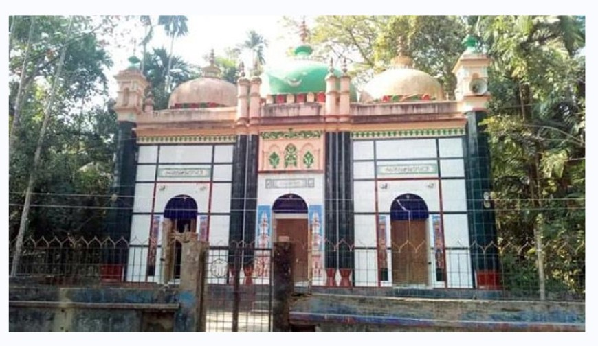 ৫০০ বছরের ইতিহাসের সাক্ষী ভারুকাঠি মিঞাবাড়ি জামে মসজিদ