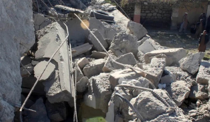 আফগানিস্তানে পাকিস্তানের বিমান হামলা: নারী-শিশুসহ বহু হতাহতের দাবি