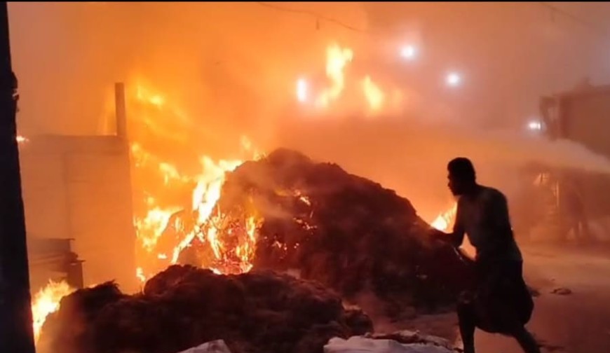 চেঙ্গুটিয়ায় রোমান জুট মিলে ভয়াবহ অগ্নিকাণ্ড