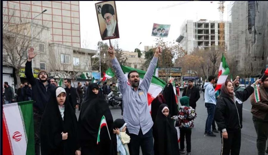 ট্রাম্পের ক্ষমতা দখলের আহ্বানকে বৃদ্ধাঙ্গুলি দেখালেন ইরানিরা