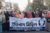 নির্বাচনী প্রচারণায় বাধার প্রতিবাদে যশোর শহরে মহিলা জামায়াতের বিক্ষোভ মিছিল