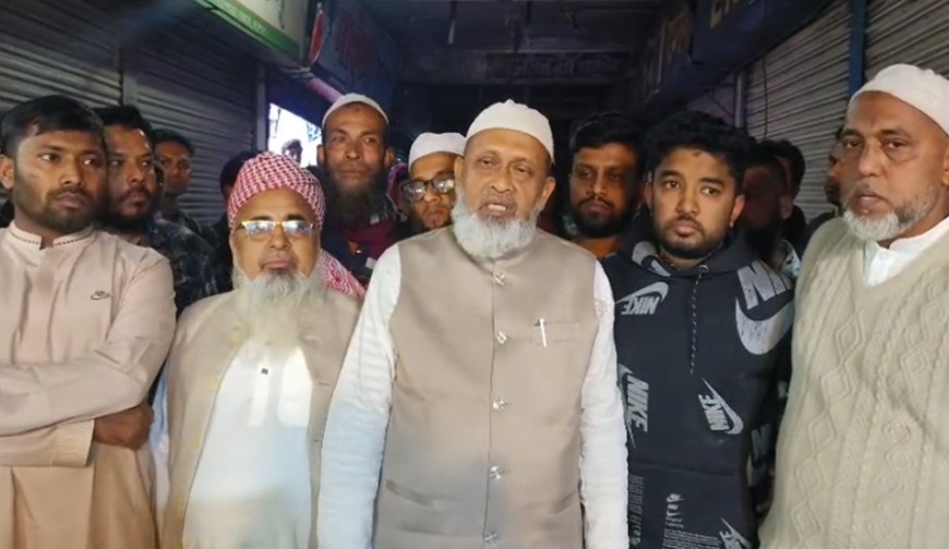 অভয়নগরে অগ্নিকাণ্ডে ক্ষতিগ্রস্ত ব্যবসায়ীদের পাশে দাঁড়িপাল্লা প্রতীকের প্রার্থী অধ্যাপক গোলাম রসুল