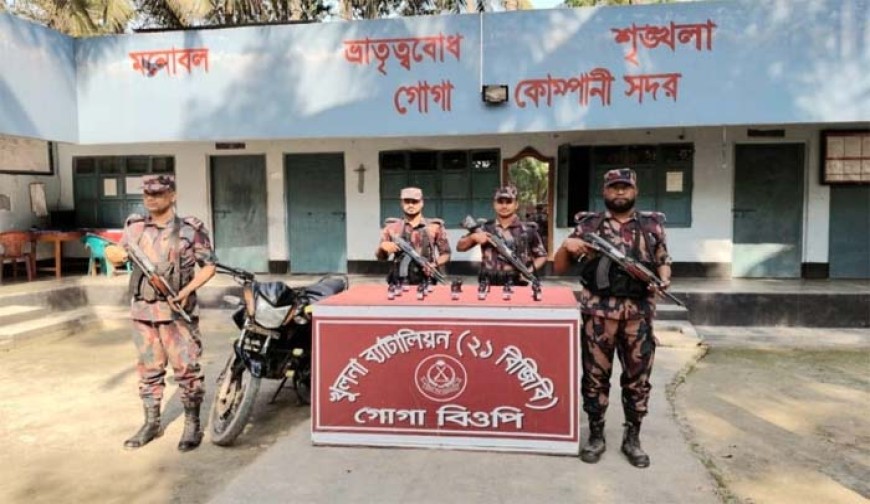 বেনাপোলে এস্কাফ সিরাপ ও মোটরসাইকেল জব্দ