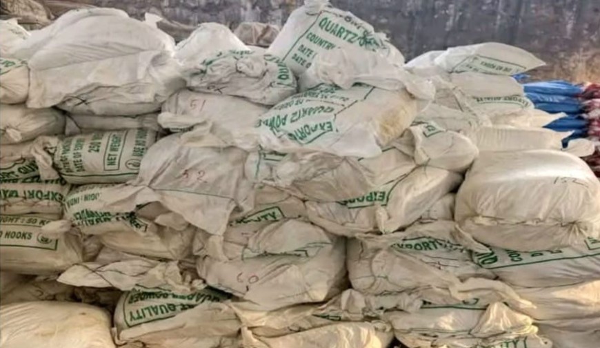 বেনাপোলে সাধারণ পণ্যের আড়ালে উত্তেজক ওষুধের উপাদান, কোটি টাকা রাজস্ব ফাঁকির চেষ্টা