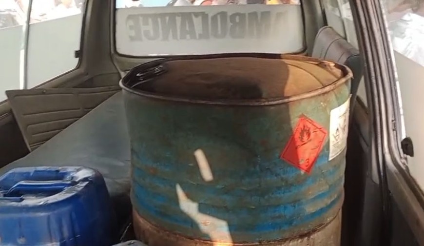 যশোরে জ্বালানি তেল পাম্প থেকেই হচ্ছে ‘লুট’