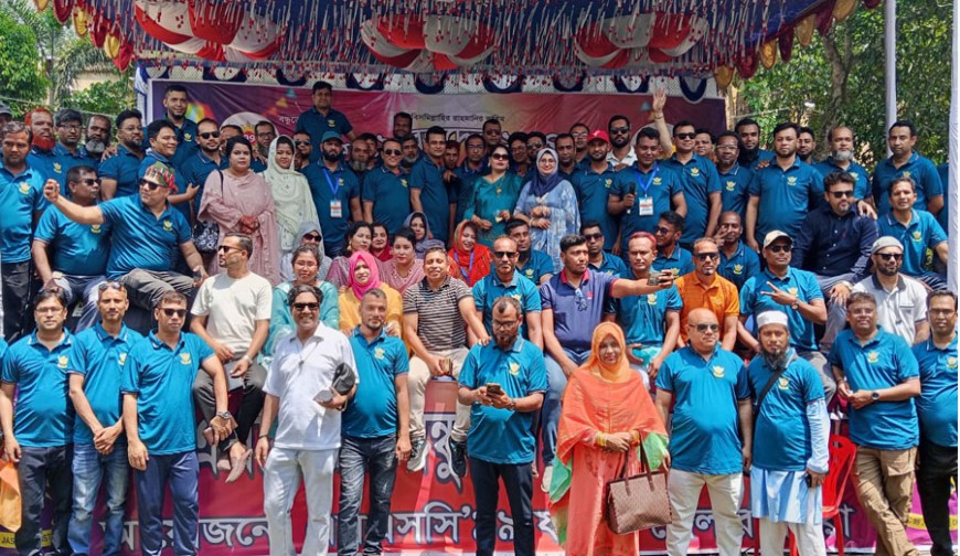 সেই স্কুল ড্রেসের দিনগুলো যেন জীবন্ত  হলো সবুজে ঘেরা পৌর পার্কে