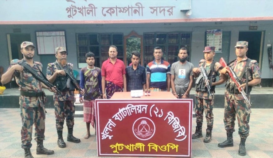 শার্শা সীমান্তে মাদক ও মোবাইলসহ ৫ পাচারকারী আটক