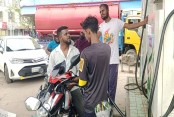 ক্রমেই ছোট হচ্ছে জ্বালানি তেলের লাইন, বাড়ছে জীবিকার চাপ