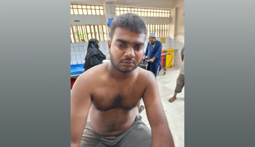 বাসের ভেতরে যুবক অচেতন, সুপারভাইজারের মানবিকতায় হাসপাতালে ভর্তি