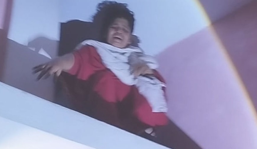 বাড়িওয়ালা-ভাড়াটিয়া লুকোচুরি: পুলিশ ডাকতেই বাথরুমের ডাউন ছাদে মিলল গৃহকর্ত্রীকে!