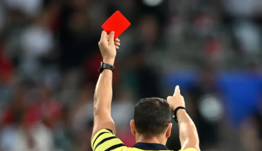 ফ্রান্সে এক ম্যাচেই ২৪ লাল কার্ড
