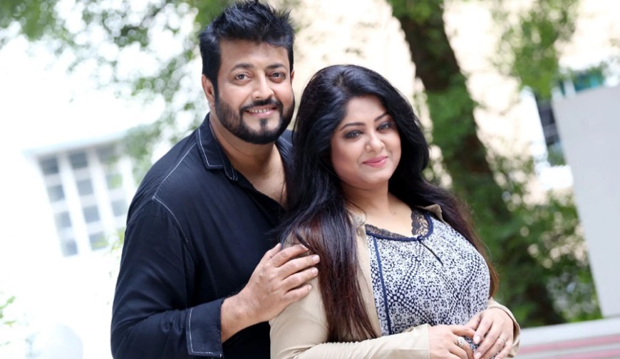 ওমর সানীর জন্মদিনে লাভ ইউ বললেন মৌসুমী