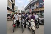 জ্বালানি তেলের দাম বৃদ্ধির প্রতিবাদে মোটরসাইকেল ঠেলে এনসিপির প্রতিবাদ