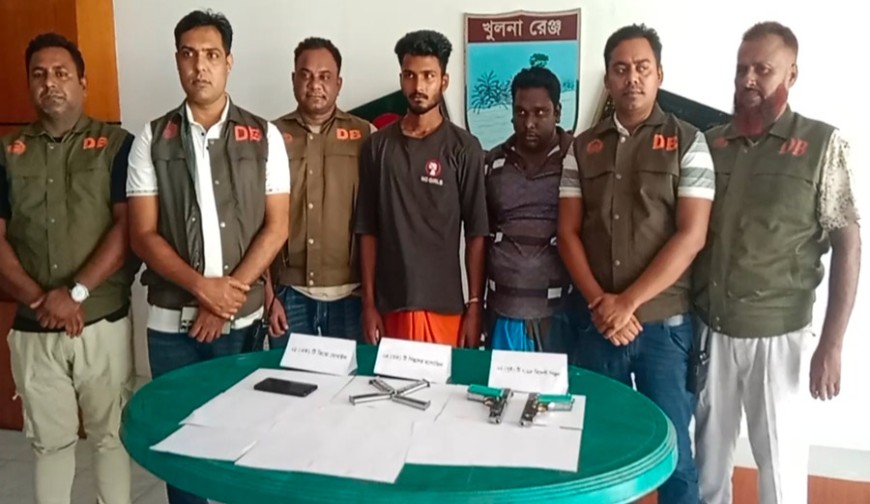 শার্শায় ডিবির অভিযানে দুই  বিদেশি পিস্তল উদ্ধার, আটক ২