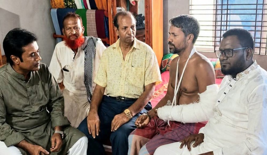 বেনাপোলে হামলায় আহত বিএনপি নেতাকে দেখতে দলীয় নেতারা