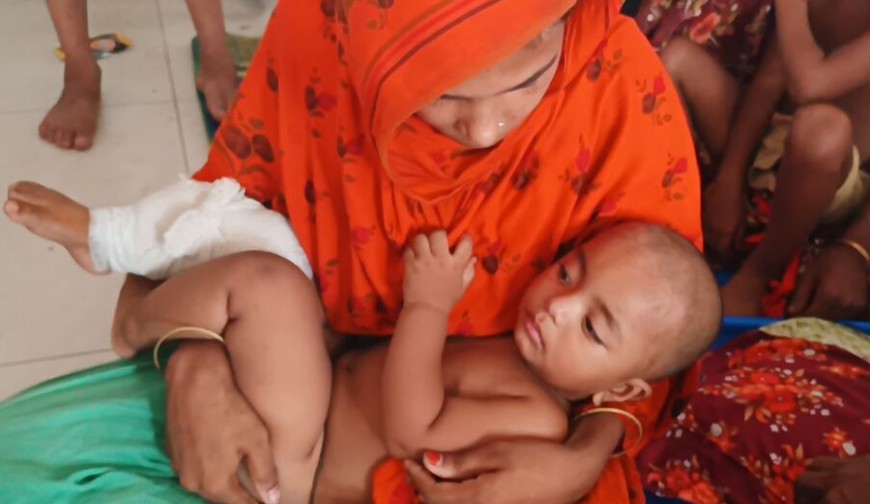 বাঘারপাড়ায় বাবার ওপর হামলা, কোপ লক্ষ্যভ্রষ্ট হয়ে শিশুসন্তান গুরুতর জখম