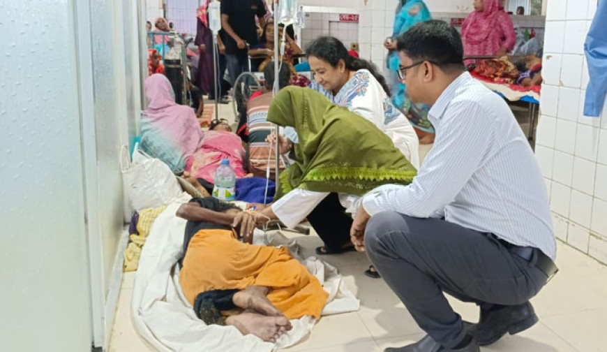 রাস্তার পাশে ফেলে যাওয়া সেই অন্ধ বৃদ্ধাকে উদ্ধার করলেন জেলা প্রশাসক