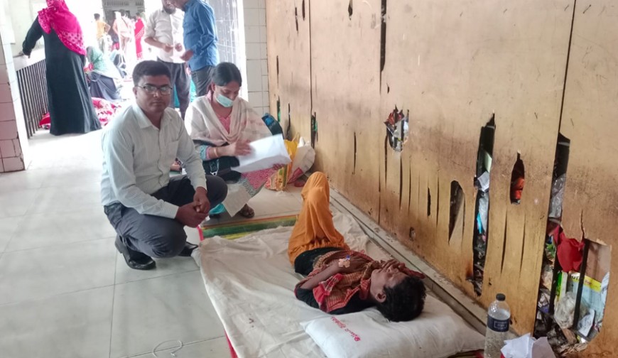 সুস্থ হলেই সেই বৃদ্ধার পুনর্বাসন করবে প্রশাসন: চলছে চিকিৎসা