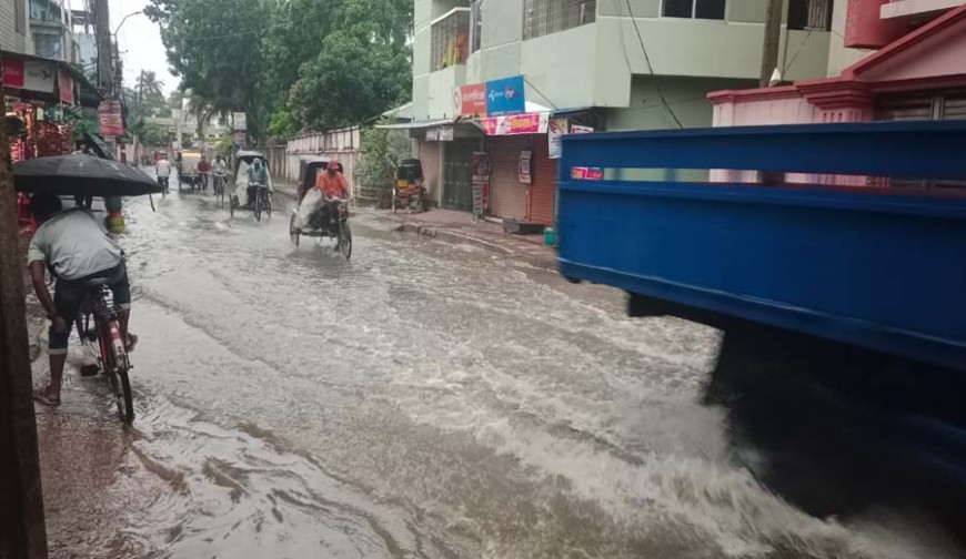 গরমে স্বস্তি, বৃষ্টি জমে অস্বস্তি