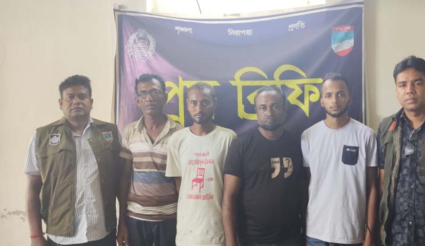 খাজুরায় চোরাই ট্রাক কাটার সময় আটক ৪, মামলায় আসামি ৬