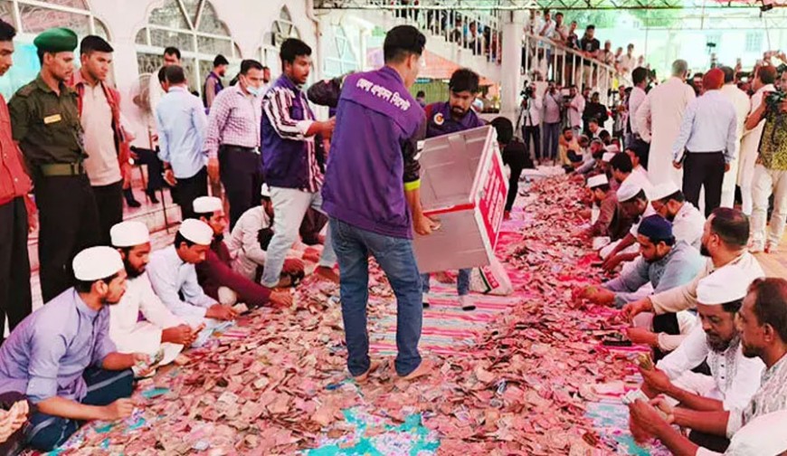শাহজালালের মাজারে চলছে দানবাক্সের টাকা গণনা