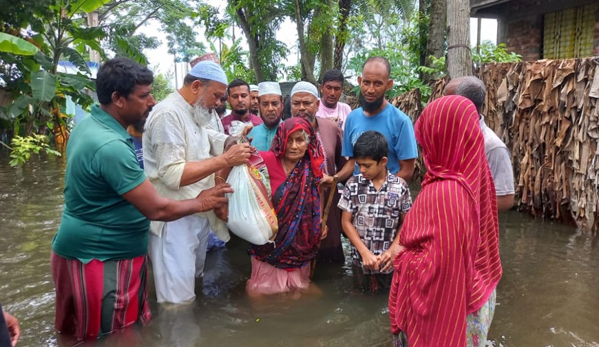 ভবদহের পানিবন্দী মানুষের পাশে জামায়াত