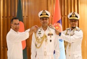 নবনিযুক্ত নৌবাহিনীর প্রধানকে ভাইস অ্যাডমিরাল র‌্যাঙ্ক ব্যাজ পরালেন প্রধানমন্ত্রী