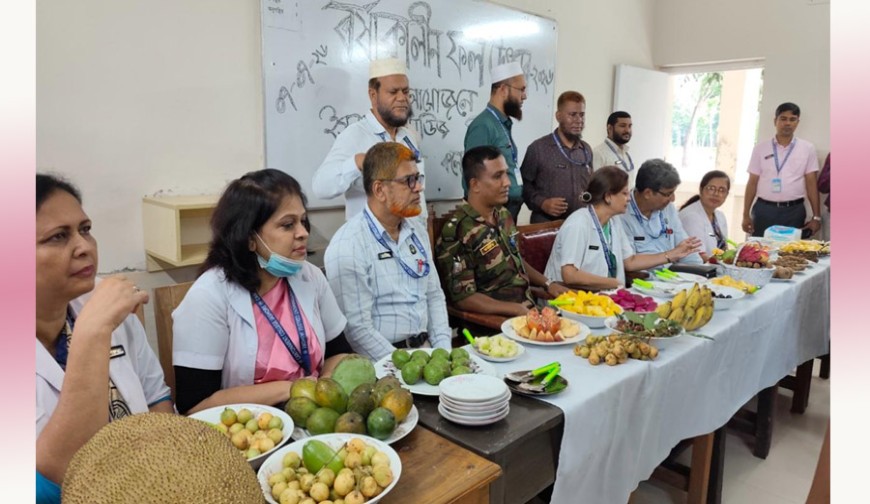 বর্ষার বৃষ্টিতে দেশি ফলের সমাহার: ক্যান্টনমেন্ট কলেজ যশোরে বর্ণিল ফল উৎসব