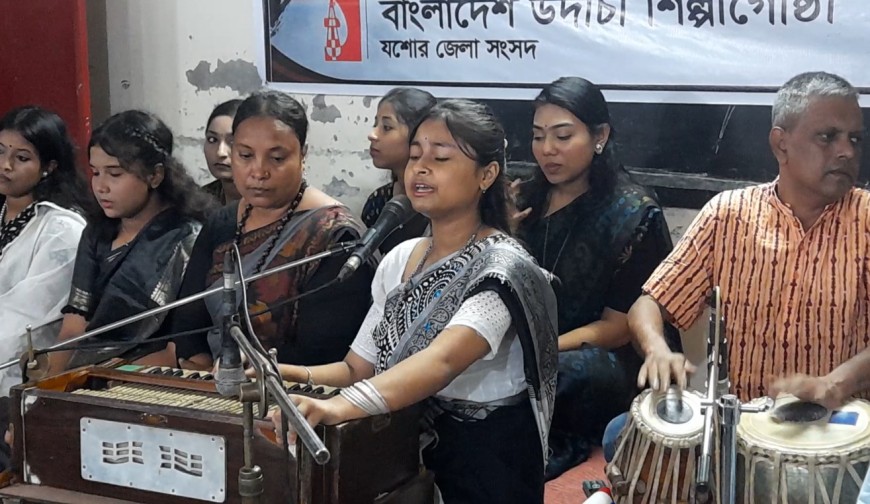 জাতীয় কবি কাজী নজরুল ইসলামের ৫০তম প্রয়াণ দিবসে উদীচী যশোরের শ্রদ্ধাঞ্জলি