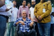 ১৫ মাস পর দেশে ফিরলেন অসুস্থ ইলিয়াস কাঞ্চন