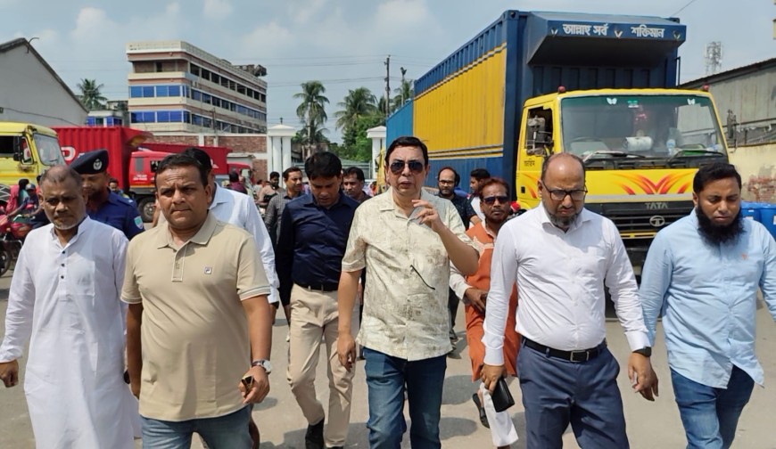 বেনাপোল বন্দরে আকস্মিক পরিদর্শনে নৌ পরিবহন প্রতিমন্ত্রী, গুরুত্ব পেল যাত্রীসেবা ও নিরাপত্তা