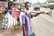 এখনো কাদার নিচে হারানো সোনা খুঁজে ফেরেন ইস্রাফিল