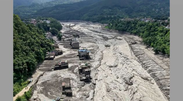 উপদ্রুত এলাকায়  দুর্যোগ মোকাবেলা কর্মীদের পৌছানো কষ্টের ।